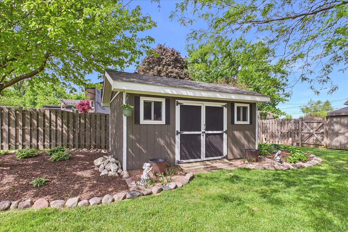 816 Belle Plaine Avenue, Gurnee, IL 60031