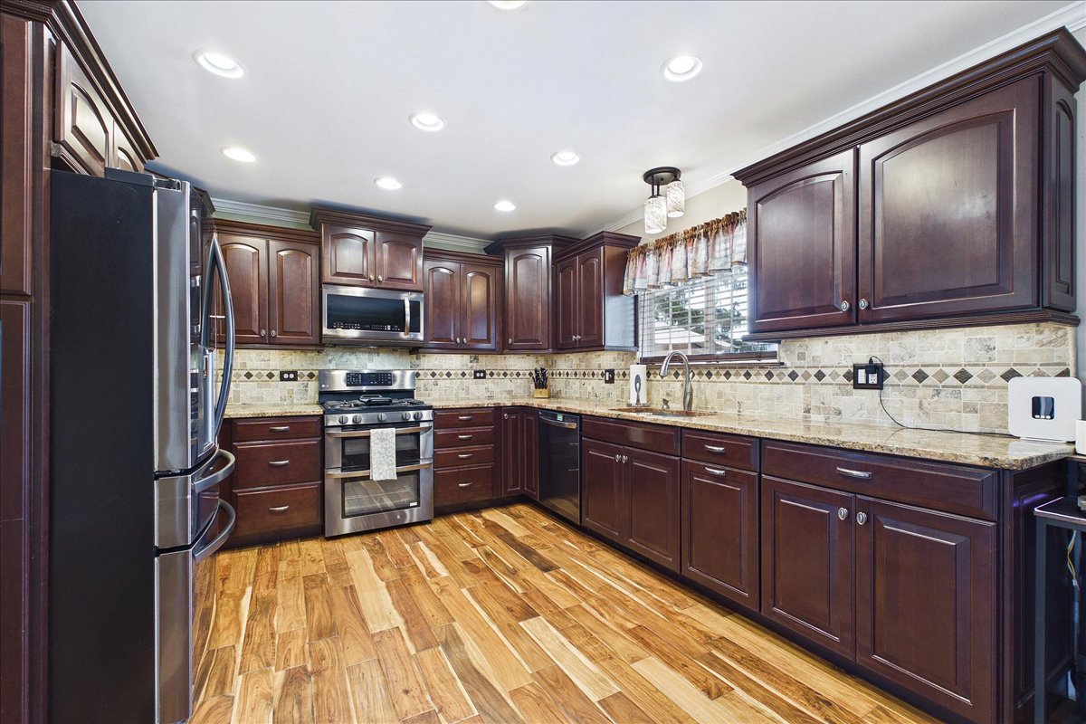 816 Belle Plaine Avenue, Gurnee, IL 60031
