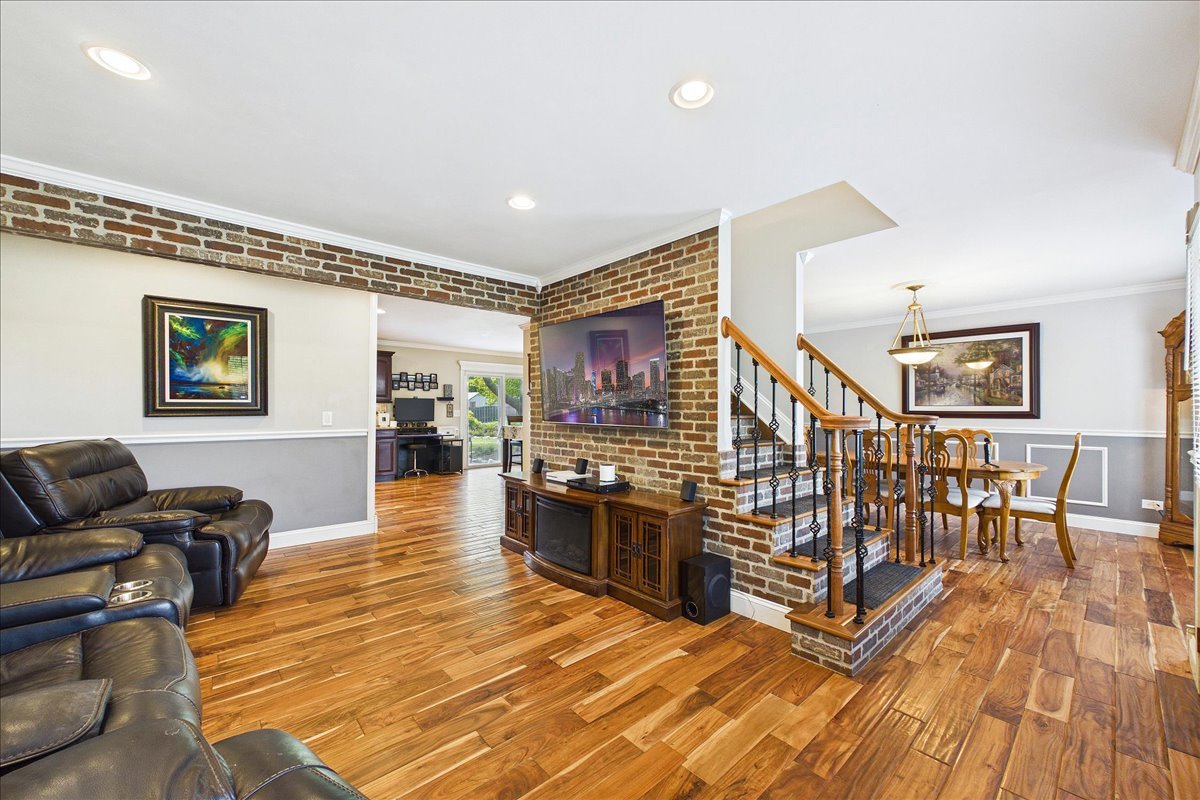 816 Belle Plaine Avenue, Gurnee, IL 60031