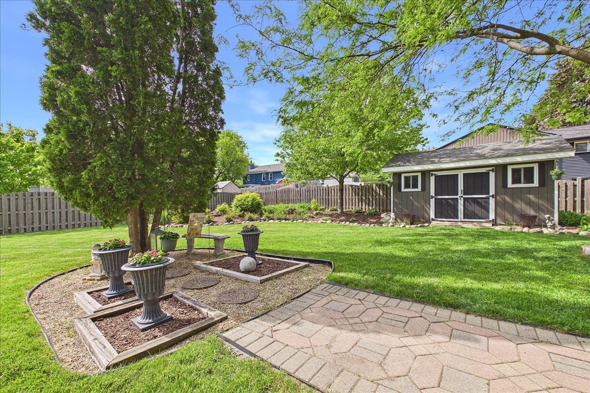 816 Belle Plaine Avenue, Gurnee, IL 60031