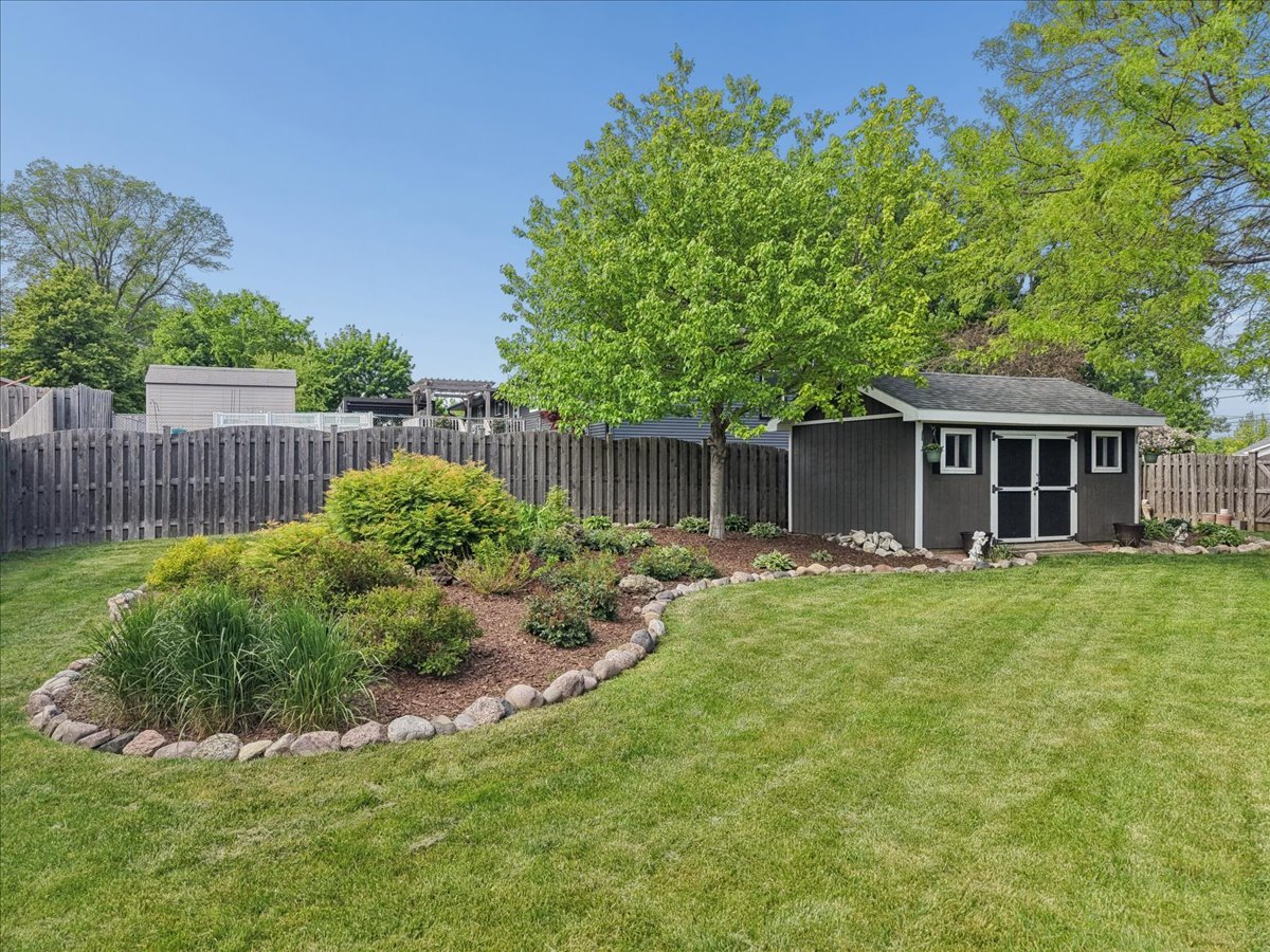 816 Belle Plaine Avenue, Gurnee, IL 60031