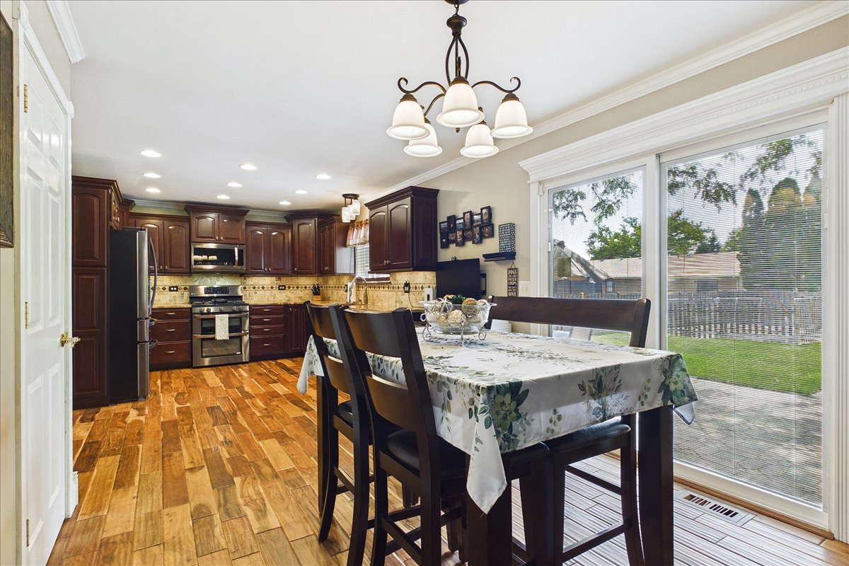 816 Belle Plaine Avenue, Gurnee, IL 60031