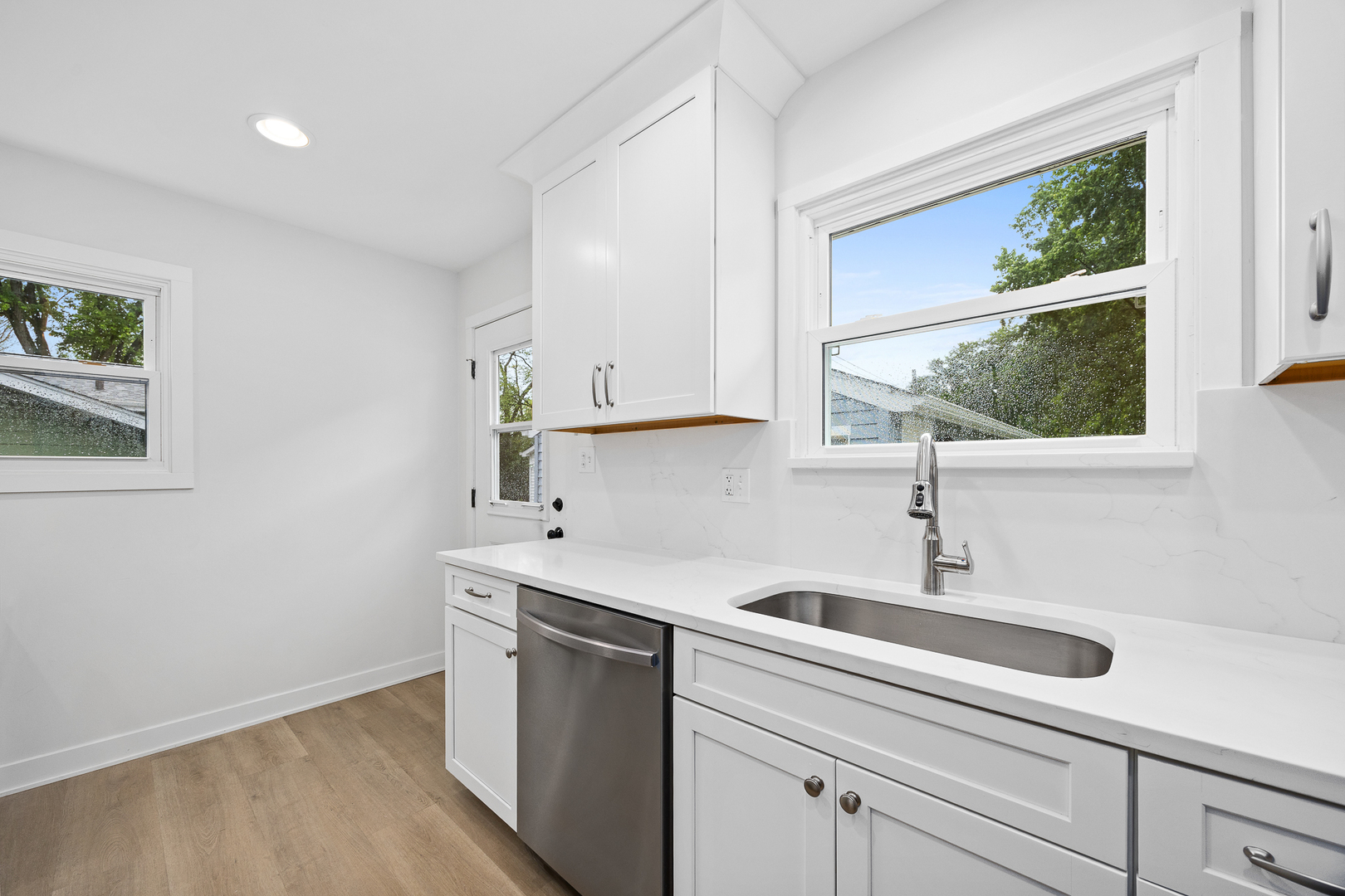 6214 Pershing Avenue, Downers Grove, IL 60516