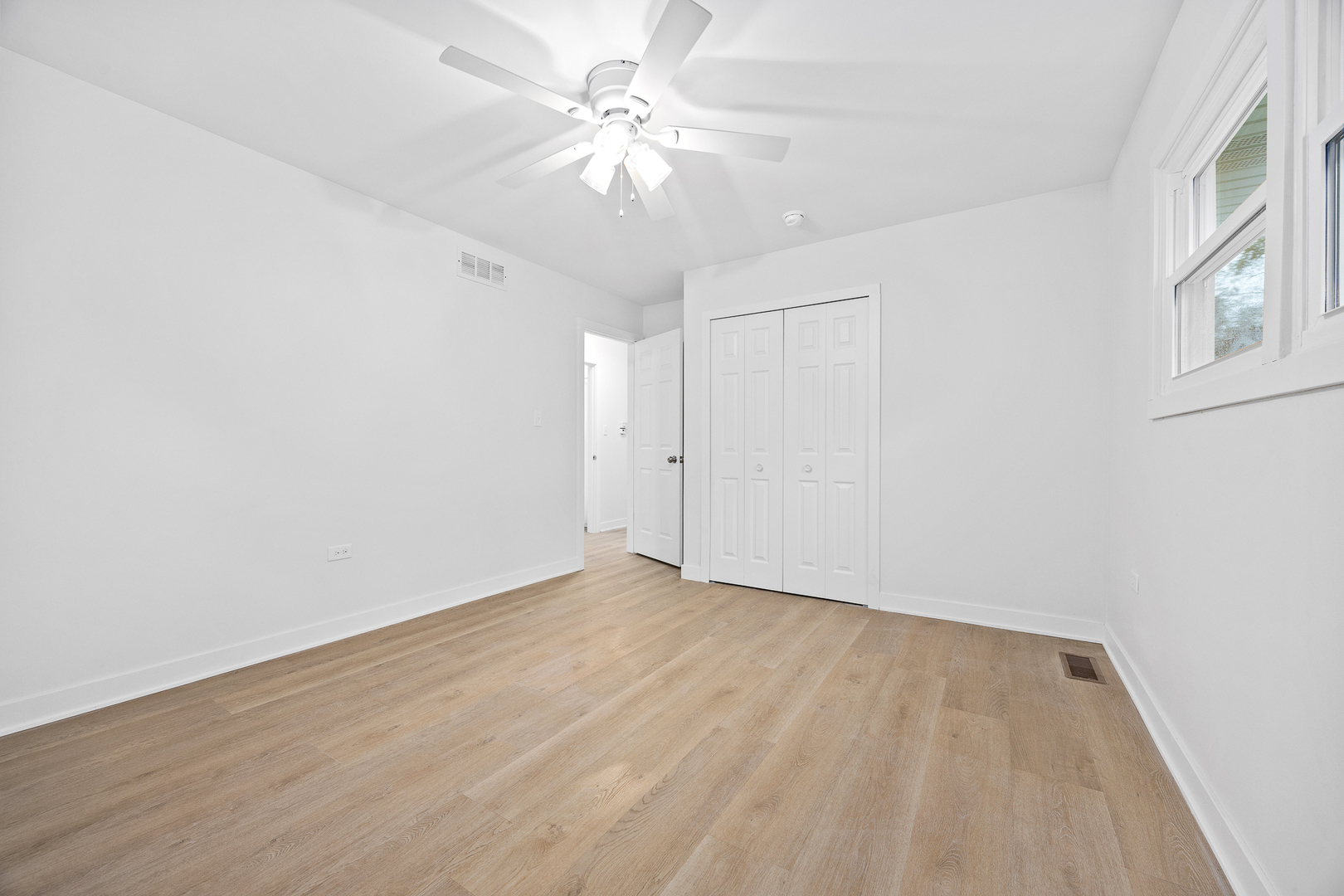 6214 Pershing Avenue, Downers Grove, IL 60516