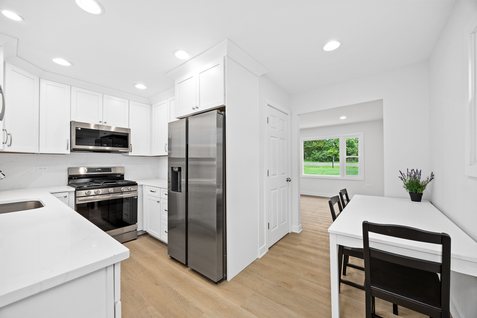 6214 Pershing Avenue, Downers Grove, IL 60516