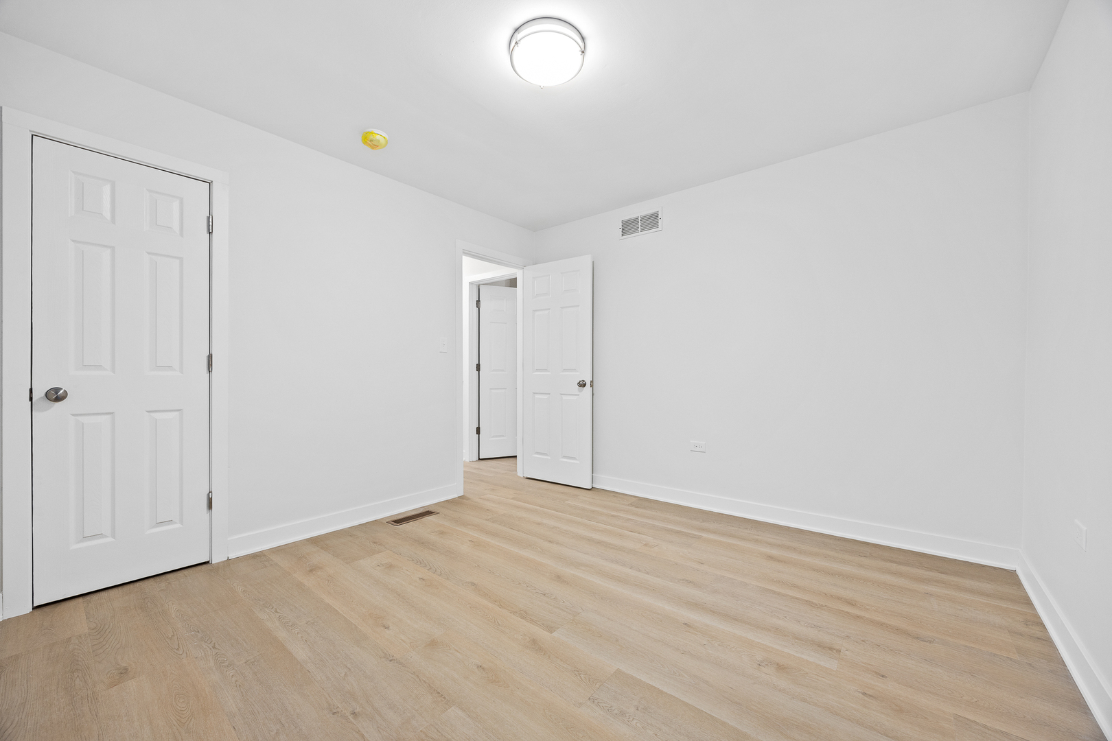 6214 Pershing Avenue, Downers Grove, IL 60516