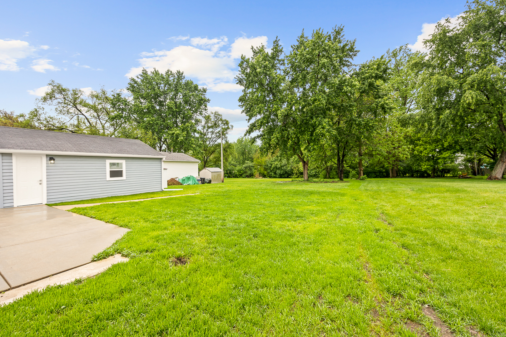 6214 Pershing Avenue, Downers Grove, IL 60516