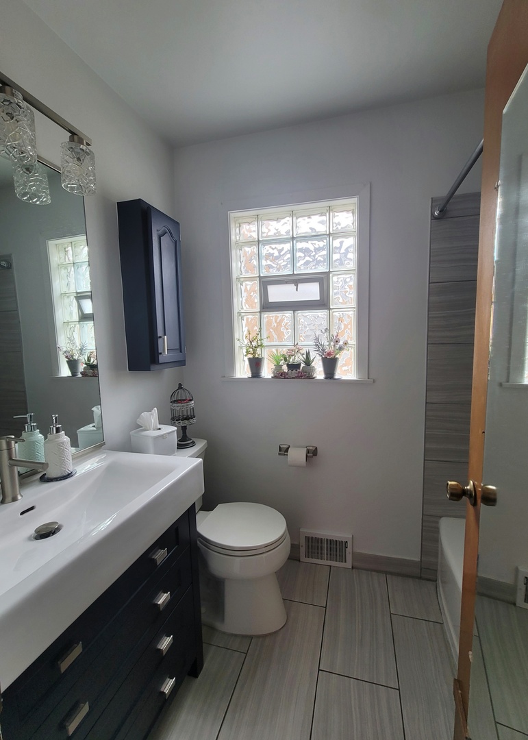 3634 Sarah Street, Franklin Park, IL 60131