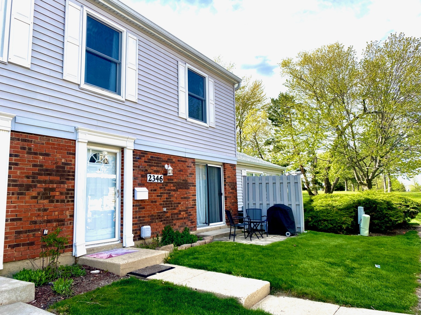 2346 Old Kings Court #2346, Schaumburg, IL 60194