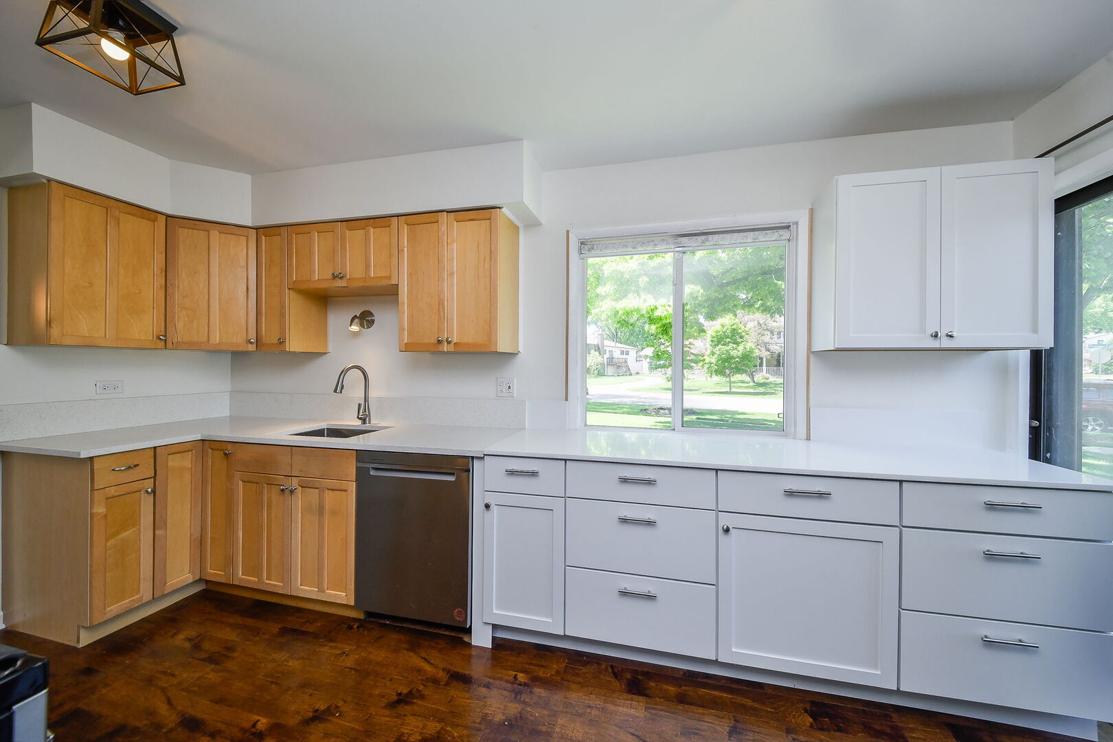 1696 Darwin Court, Wheaton, IL 60189
