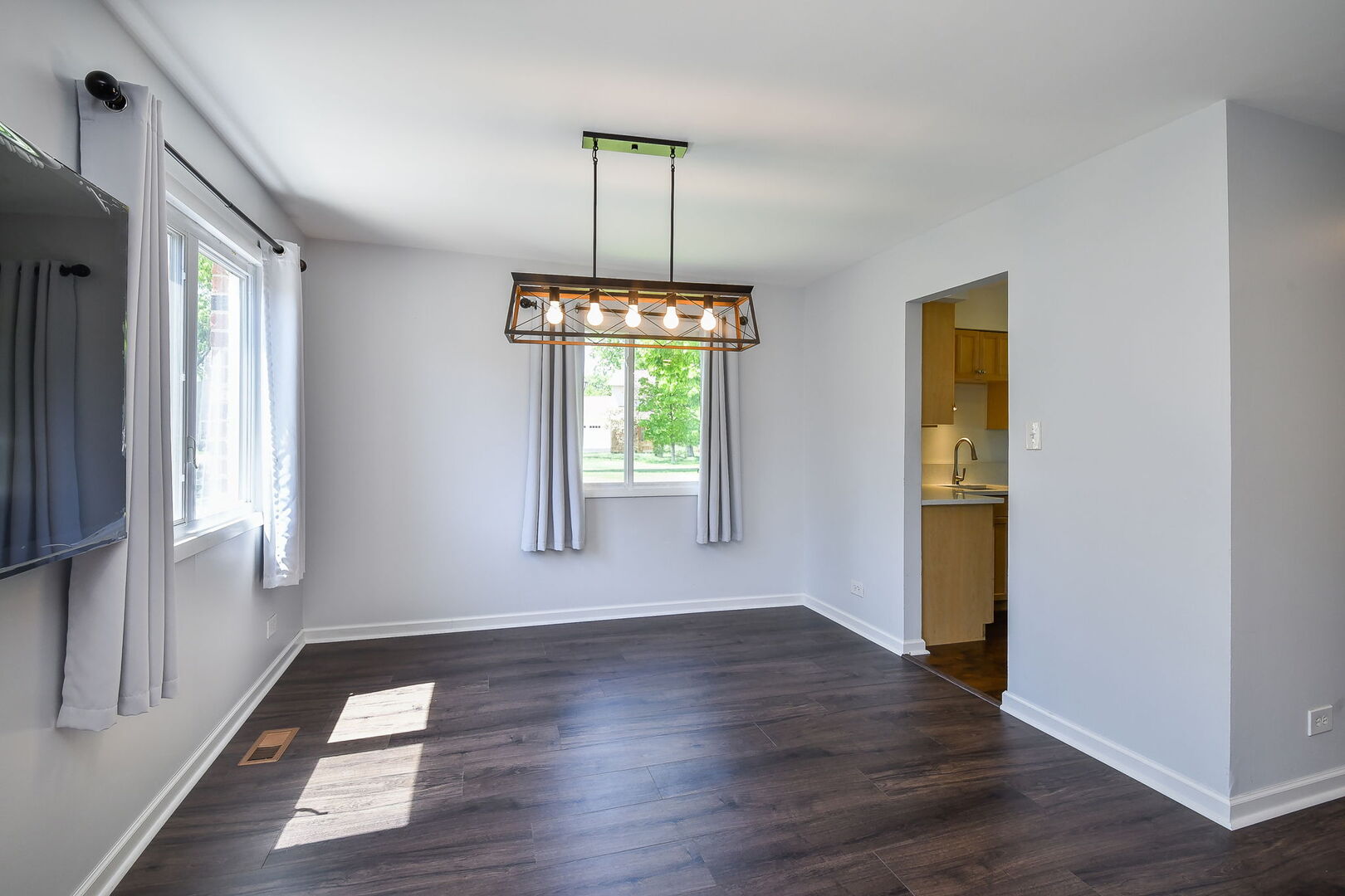 1696 Darwin Court, Wheaton, IL 60189