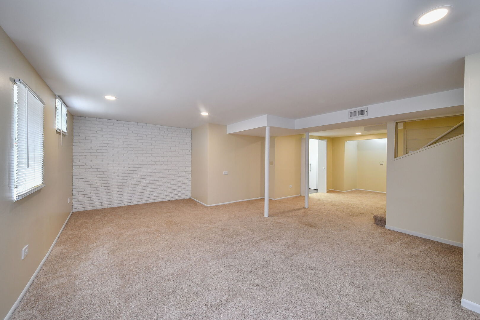 1696 Darwin Court, Wheaton, IL 60189