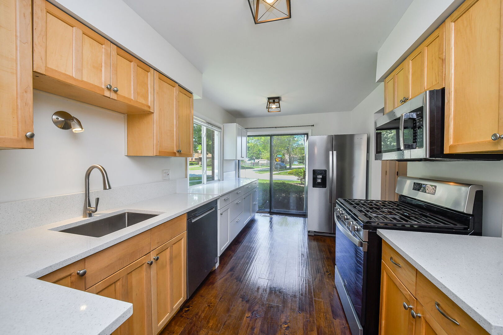1696 Darwin Court, Wheaton, IL 60189