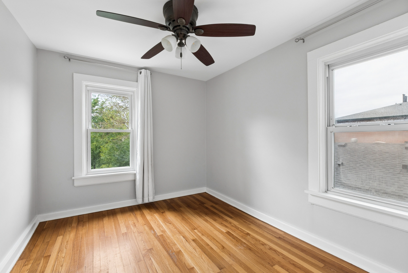 634 E 5th Avenue, Naperville, IL 60563