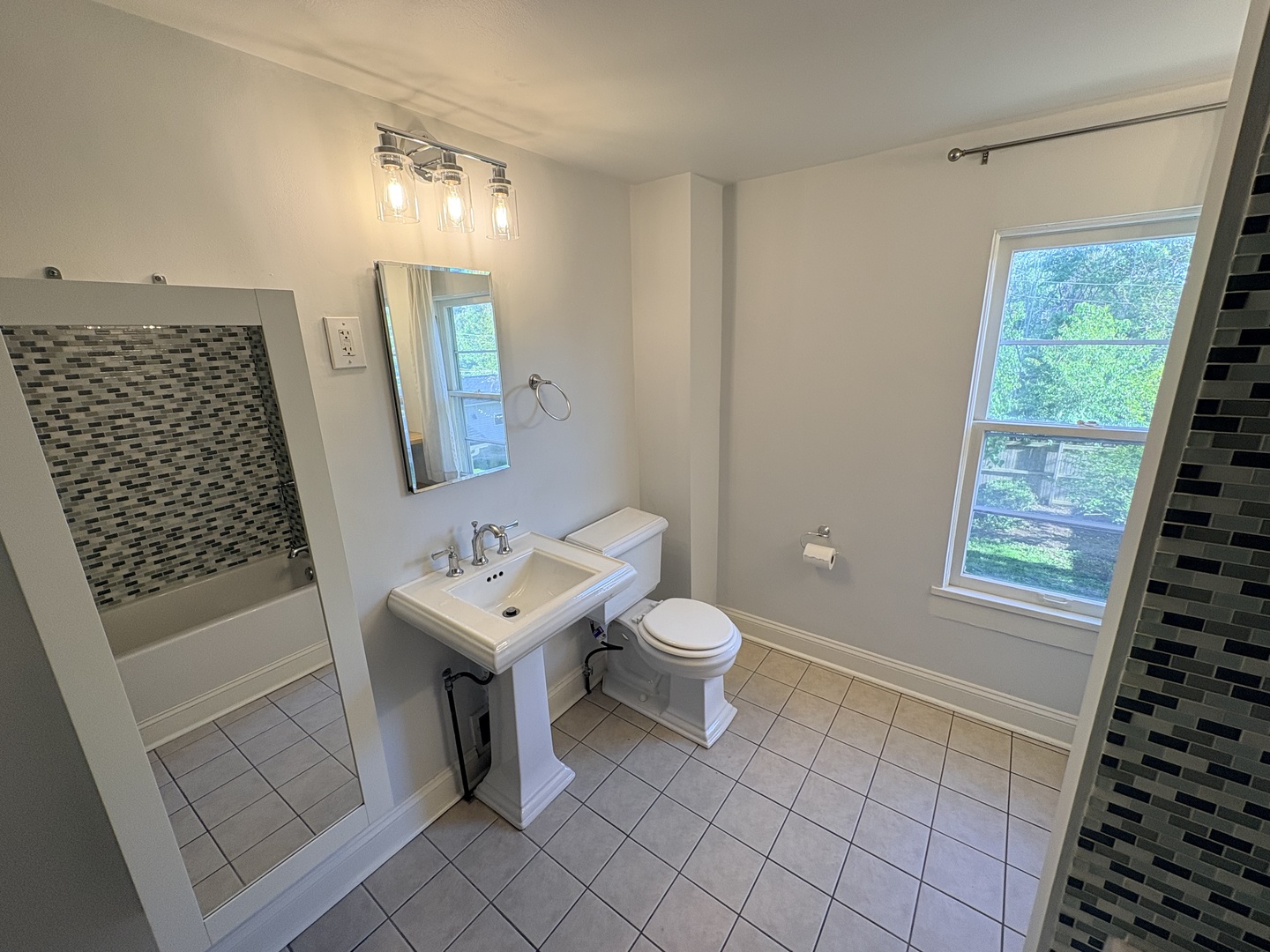 634 E 5th Avenue, Naperville, IL 60563