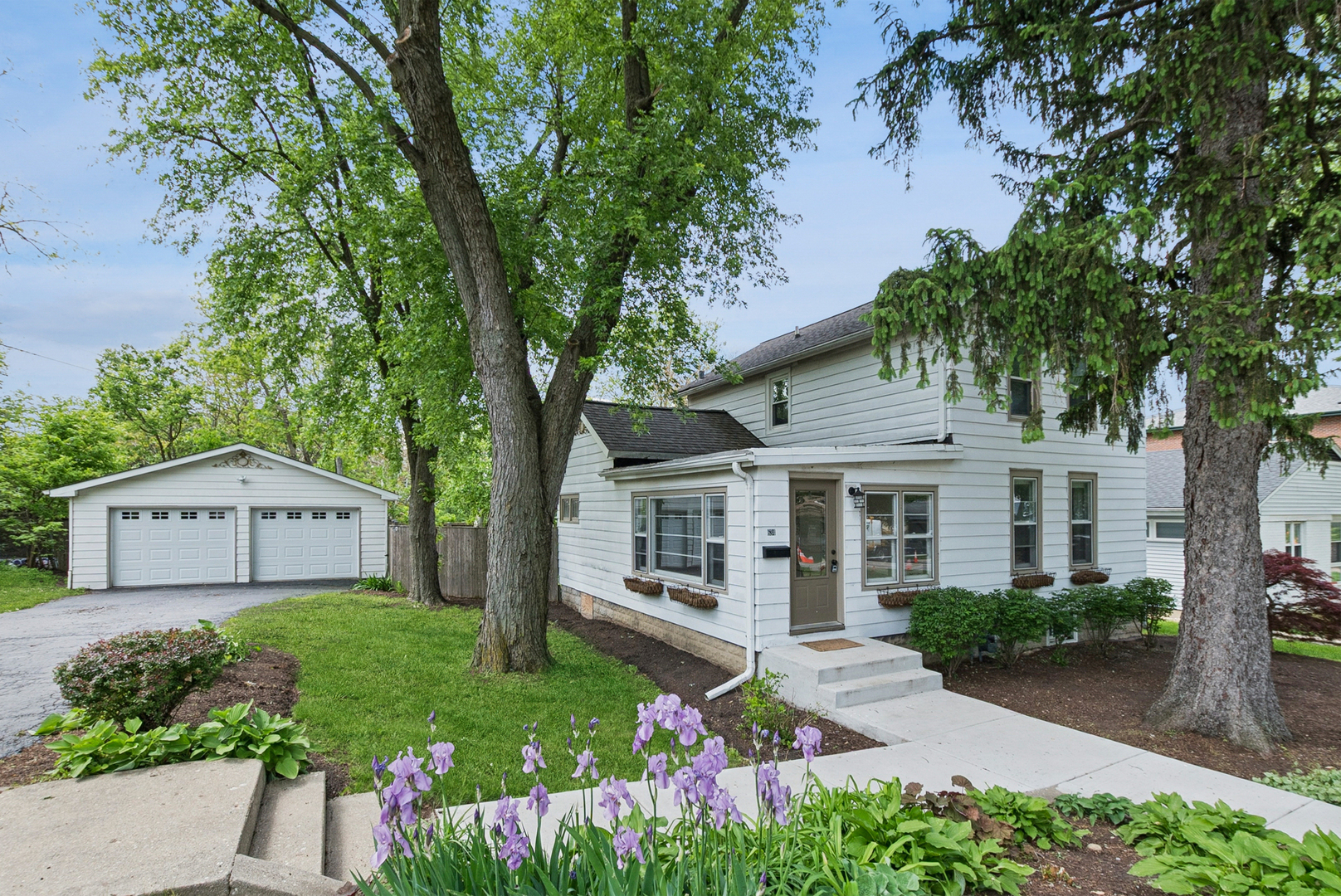 634 E 5th Avenue, Naperville, IL 60563