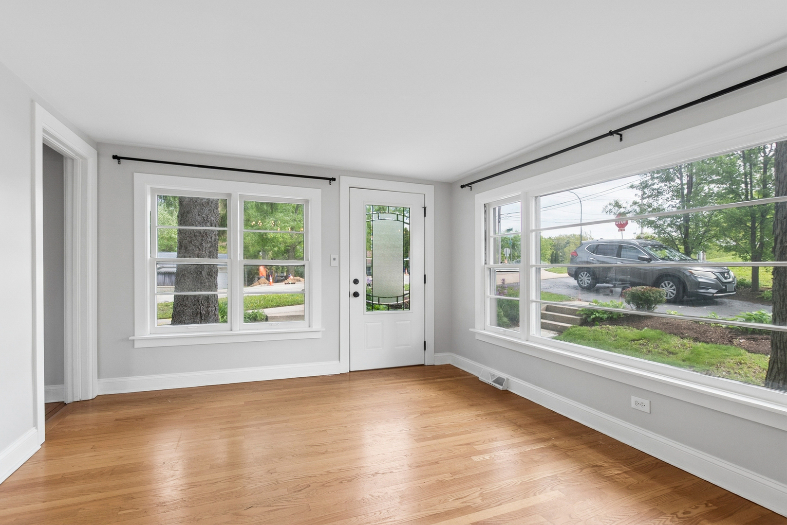 634 E 5th Avenue, Naperville, IL 60563