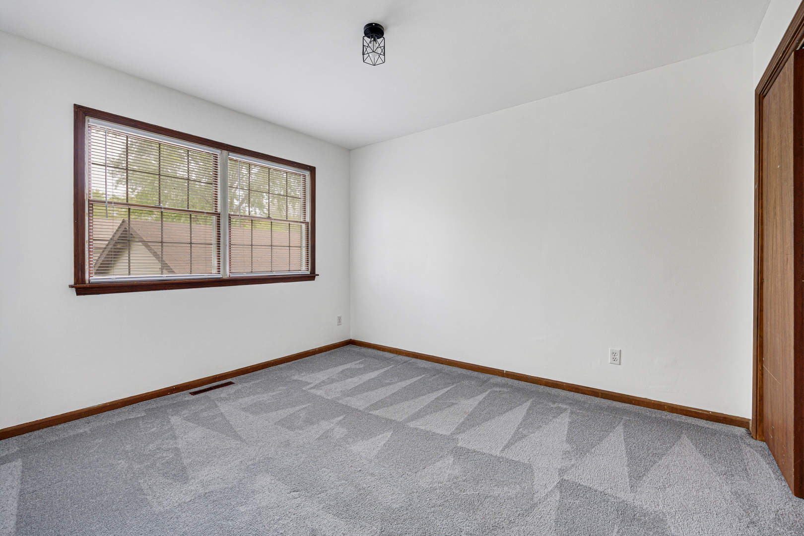 26 Miller Road, Lake In The Hills, IL 60156