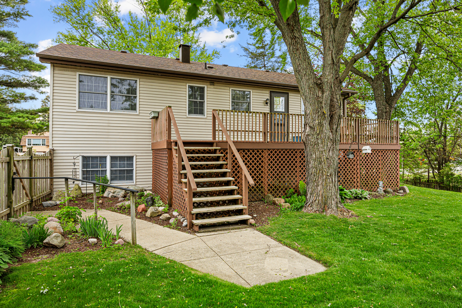 26 Miller Road, Lake In The Hills, IL 60156