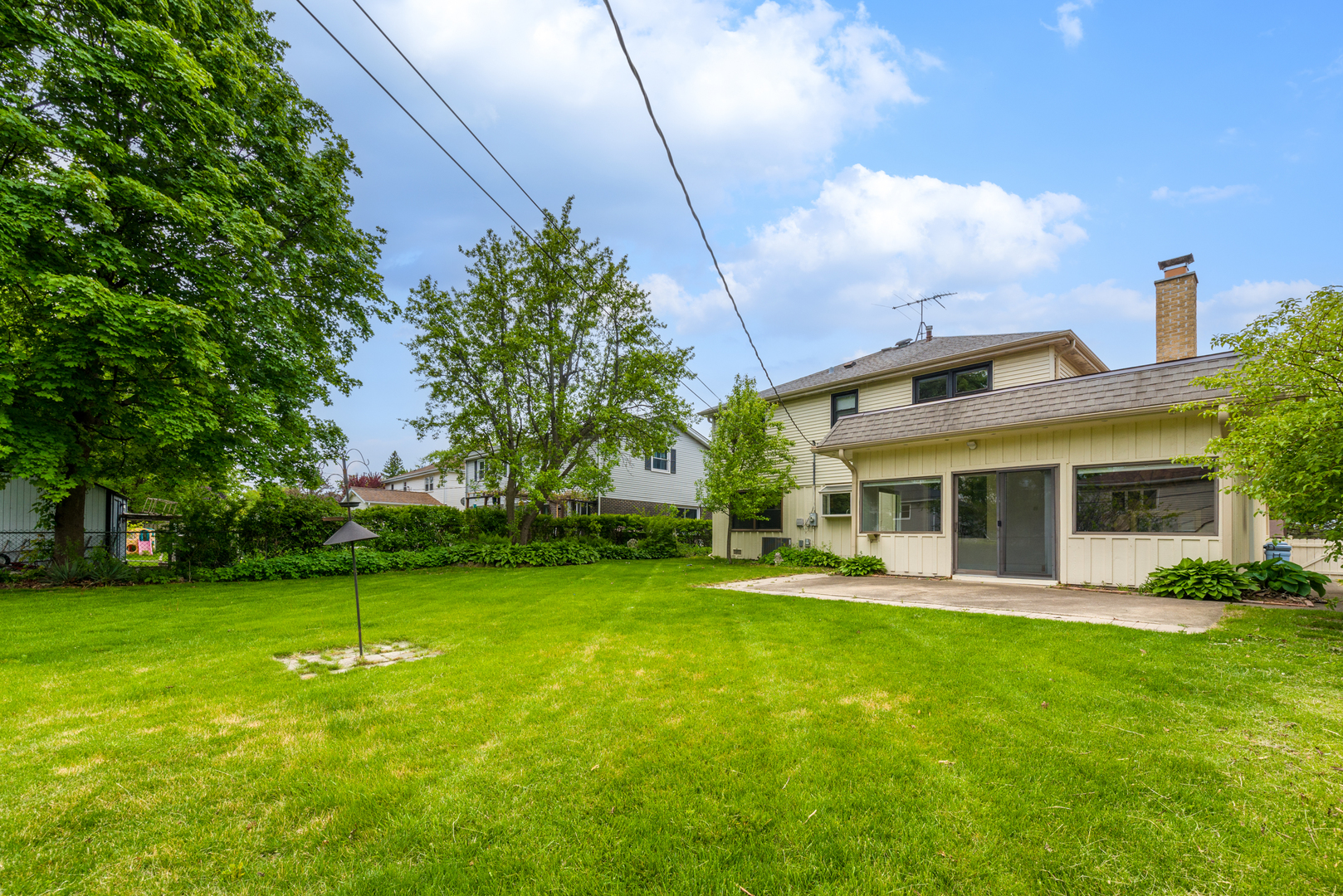 1717 N Burning Bush Lane, Mount Prospect, IL 60056