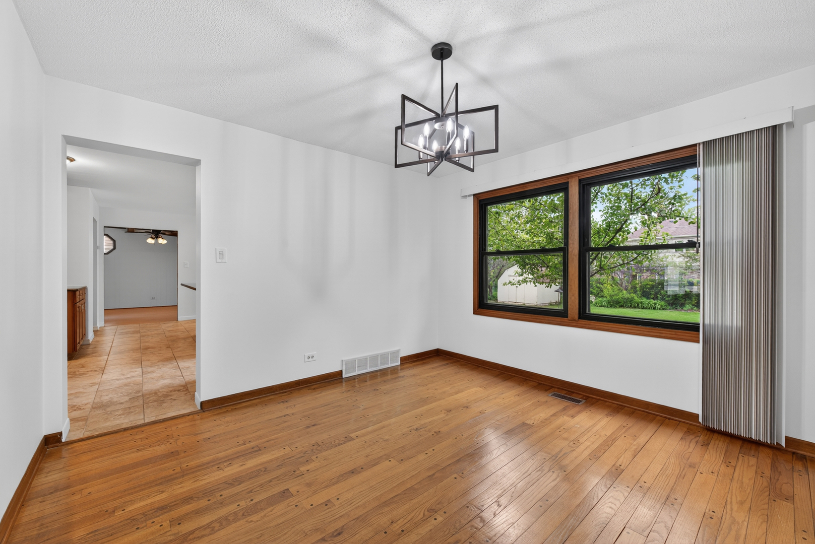 1717 N Burning Bush Lane, Mount Prospect, IL 60056