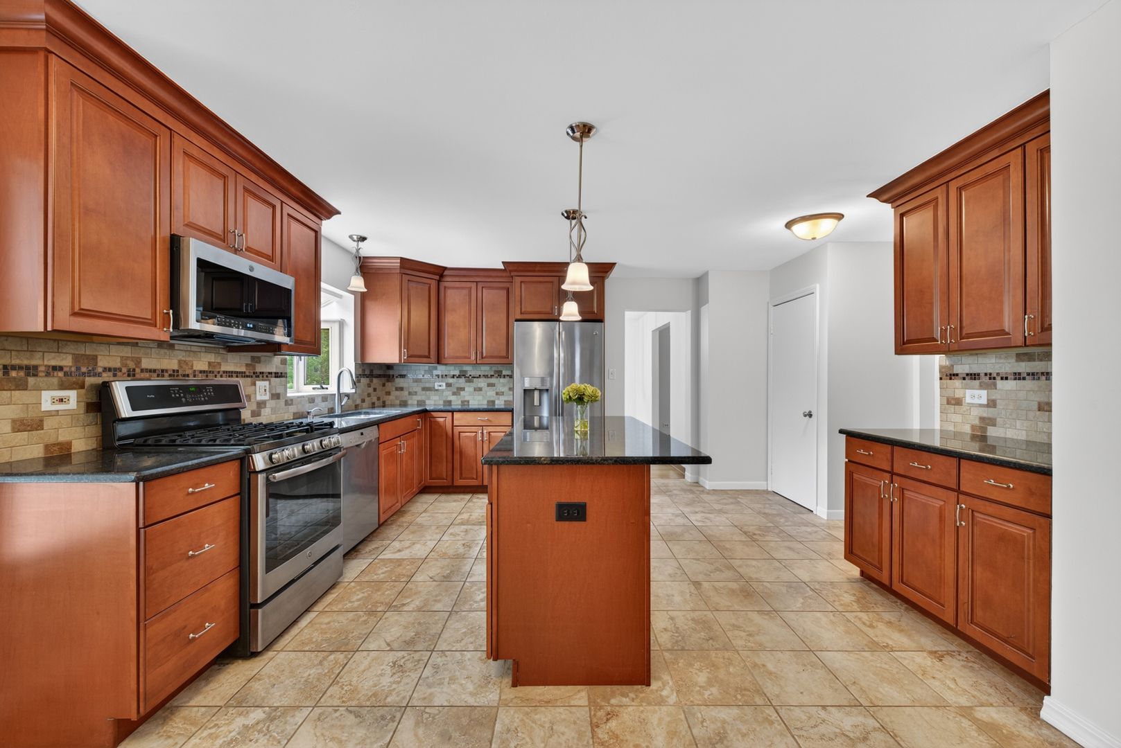 1717 N Burning Bush Lane, Mount Prospect, IL 60056