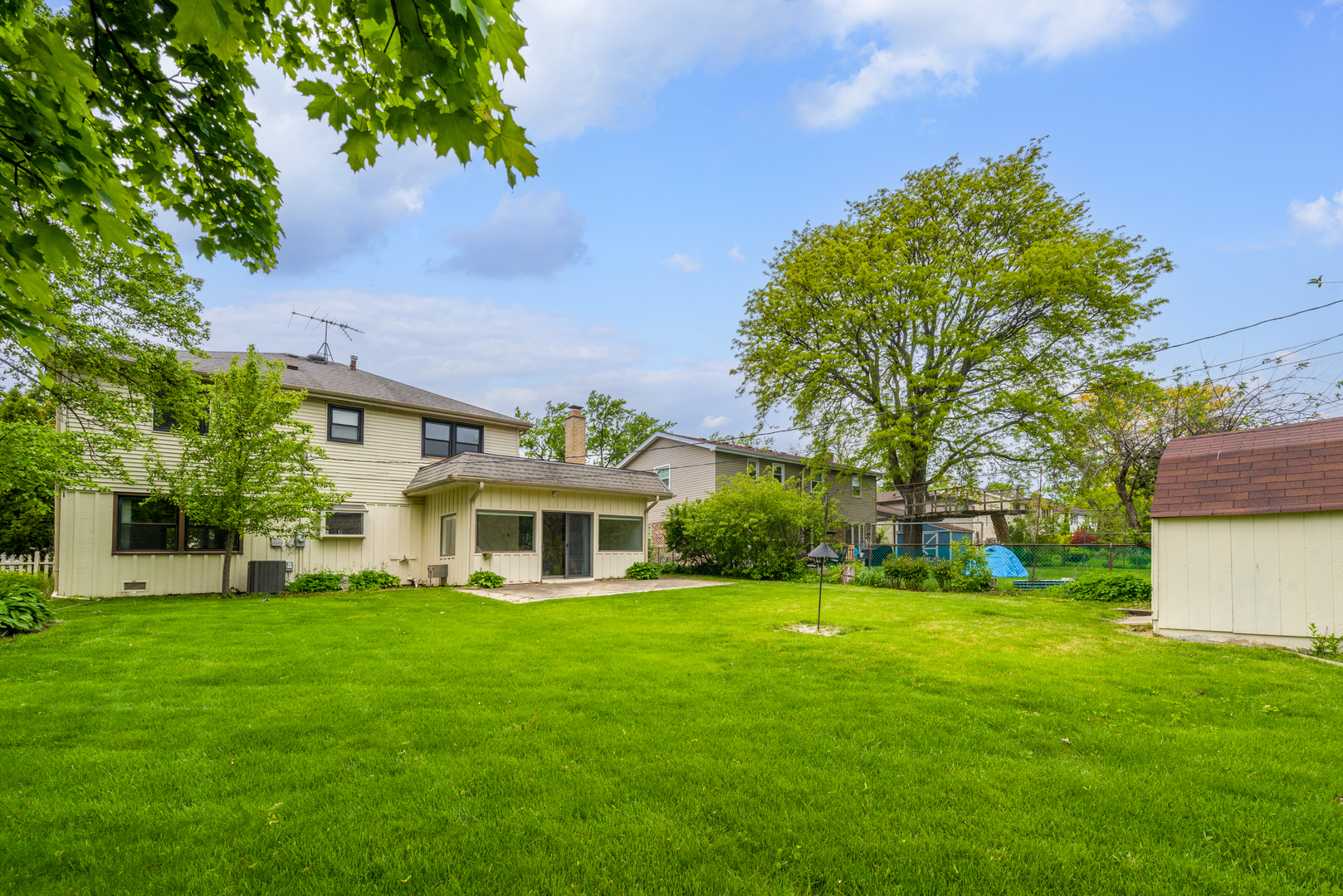 1717 N Burning Bush Lane, Mount Prospect, IL 60056