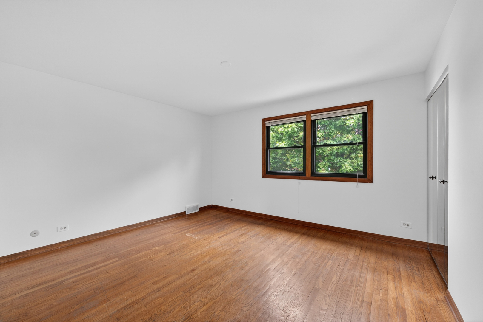 1717 N Burning Bush Lane, Mount Prospect, IL 60056