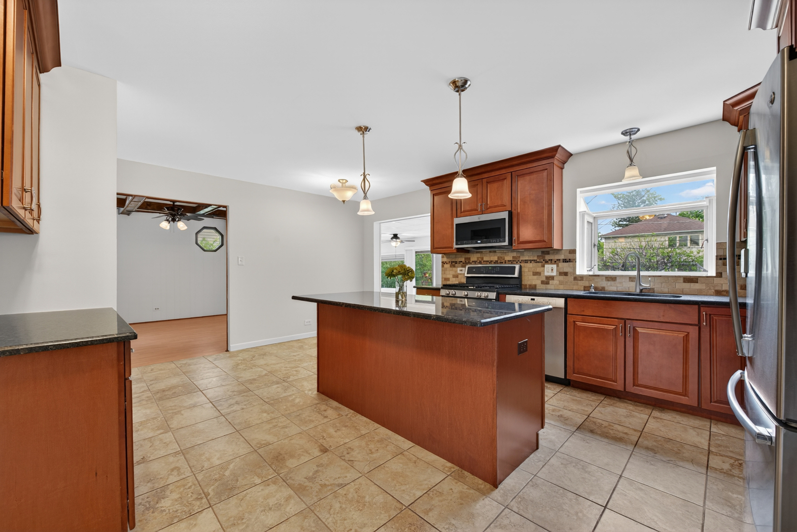 1717 N Burning Bush Lane, Mount Prospect, IL 60056