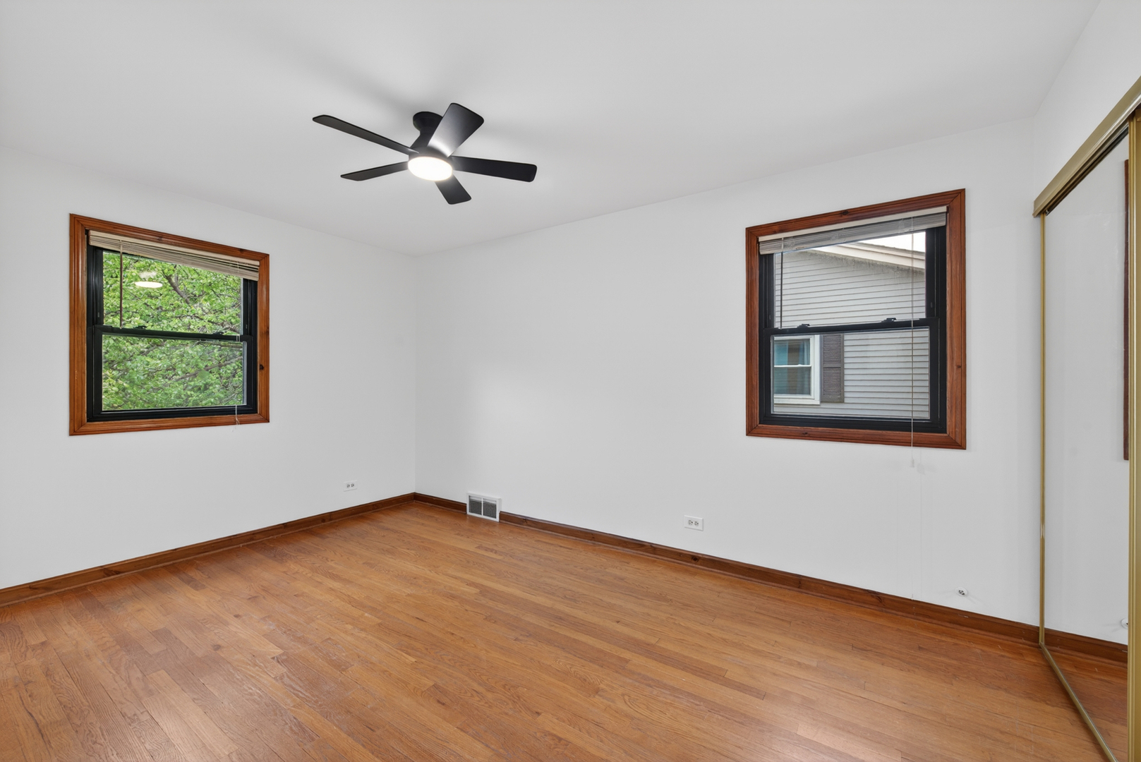 1717 N Burning Bush Lane, Mount Prospect, IL 60056