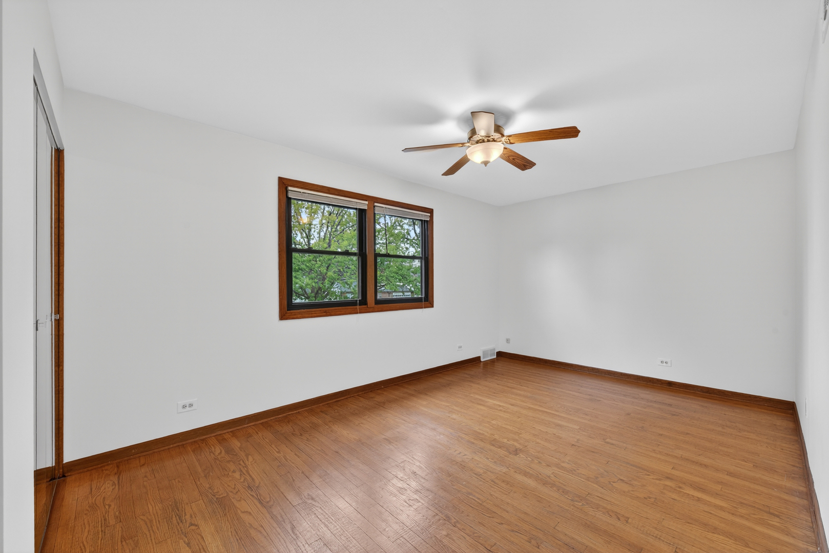 1717 N Burning Bush Lane, Mount Prospect, IL 60056