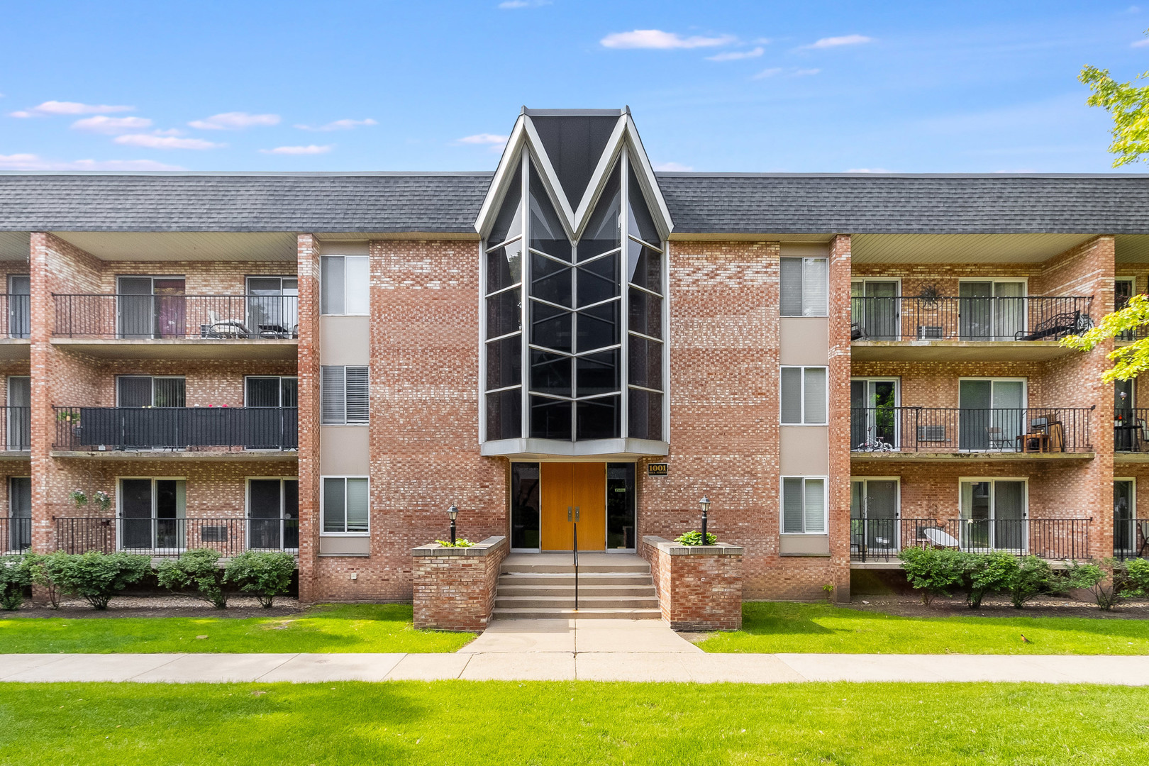 1001 N Mill Street #103, Naperville, IL 60563