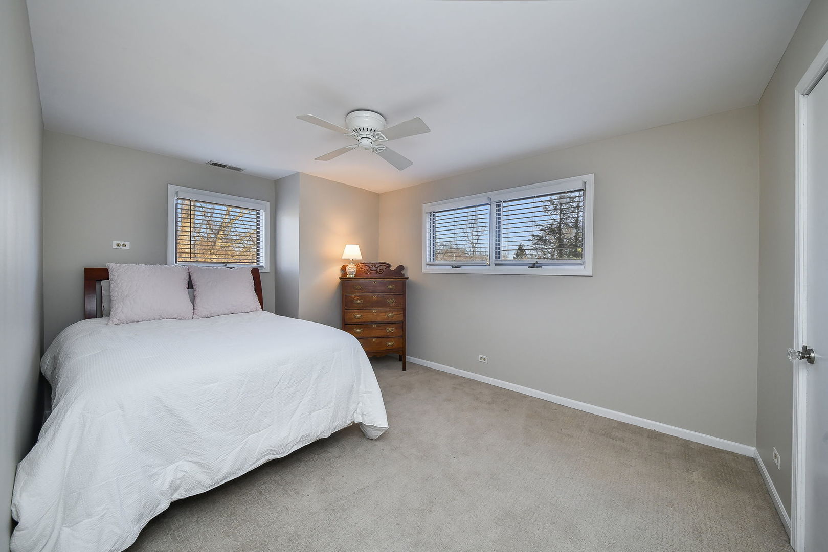 541 Park Row, Glen Ellyn, IL 60137