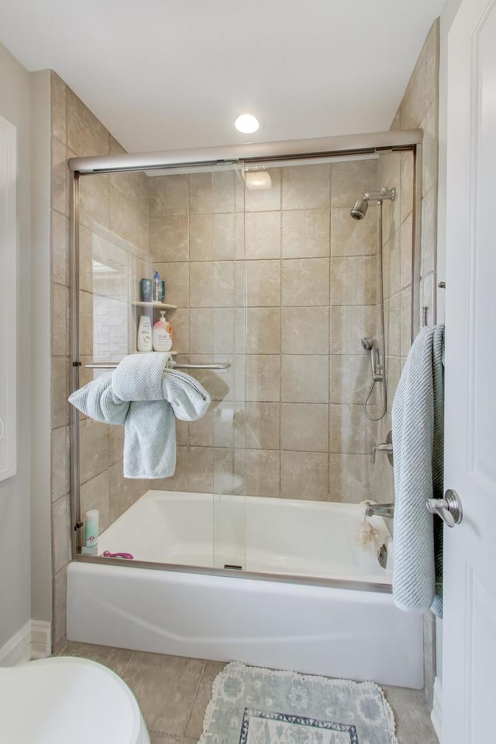 213 Justins Court, Vernon Hills, IL 60061