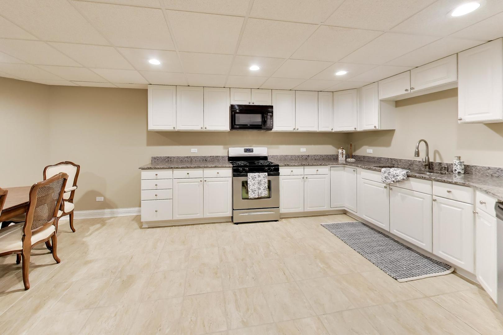 213 Justins Court, Vernon Hills, IL 60061