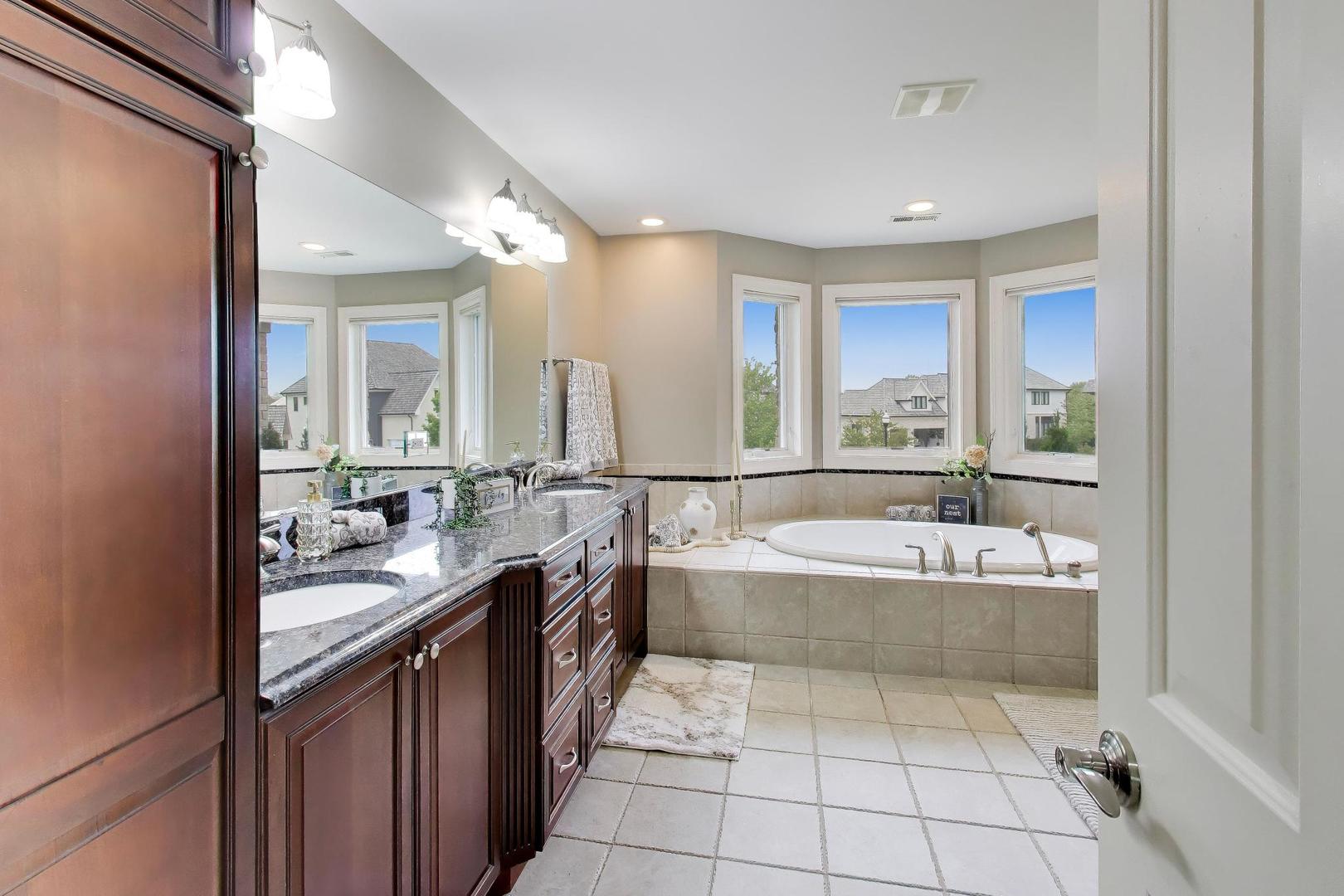 213 Justins Court, Vernon Hills, IL 60061