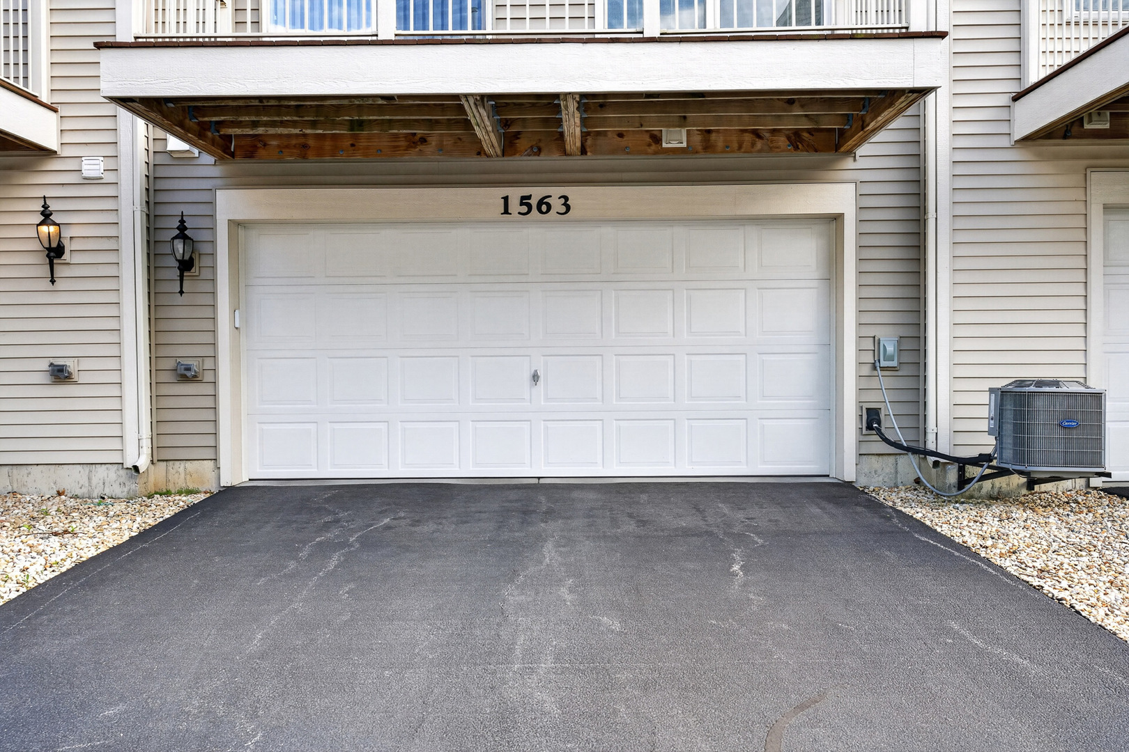 1563 Deer Pointe Drive, South Elgin, IL 60177