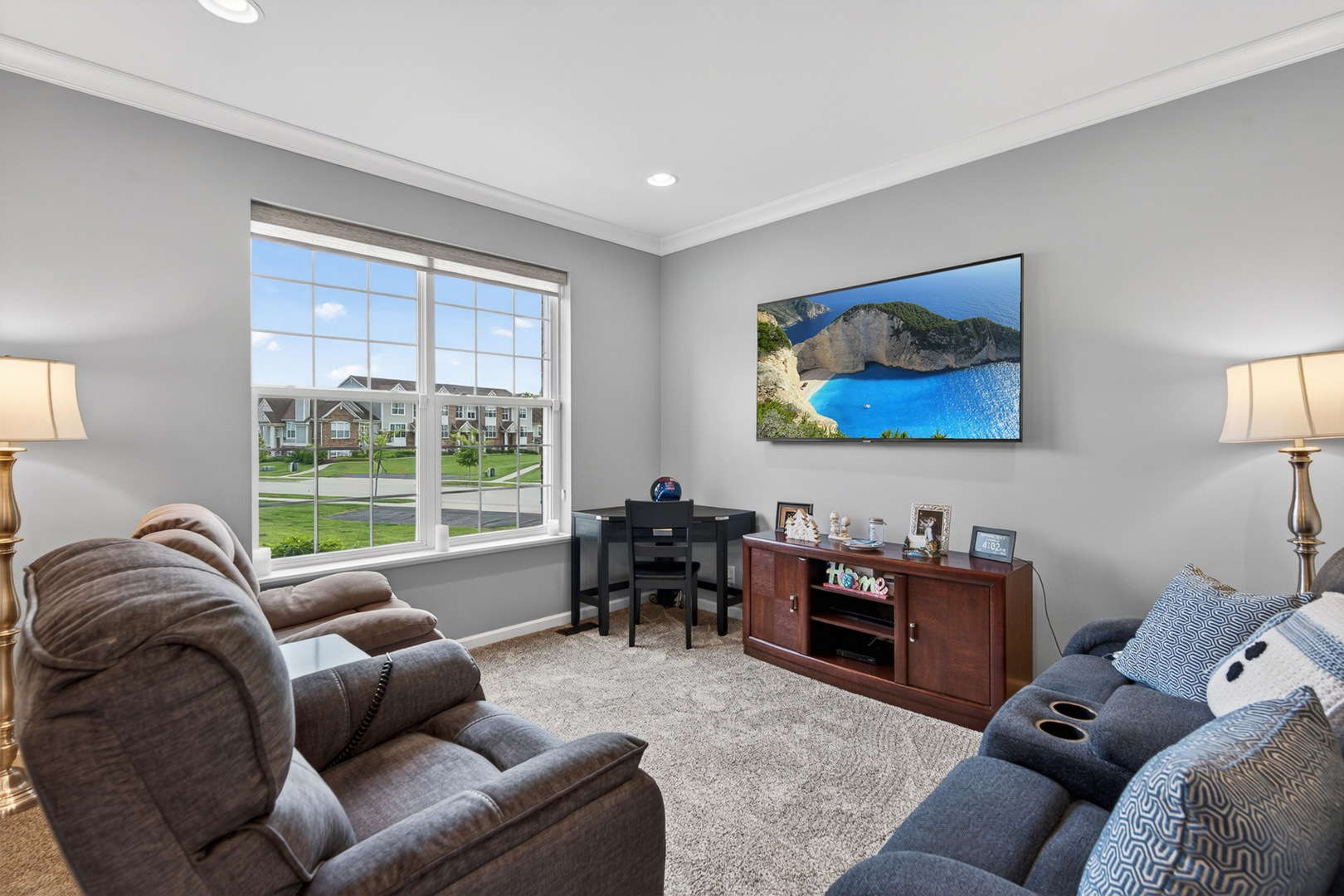 1563 Deer Pointe Drive, South Elgin, IL 60177