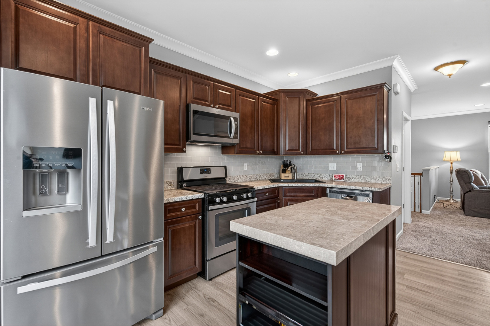 1563 Deer Pointe Drive, South Elgin, IL 60177