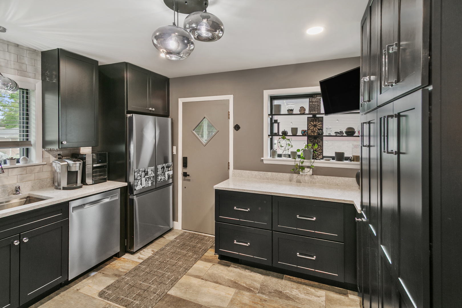 383 PARK Avenue, Wheeling, IL 60090