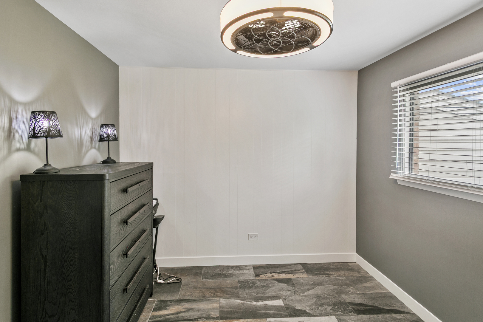 383 PARK Avenue, Wheeling, IL 60090