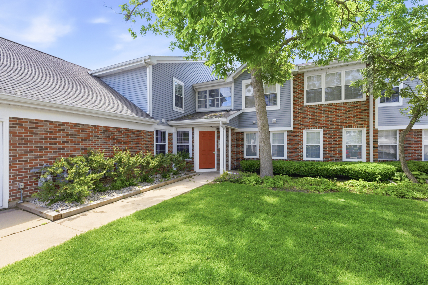 207 W Jennifer Lane #2-1A, Palatine, IL 60067