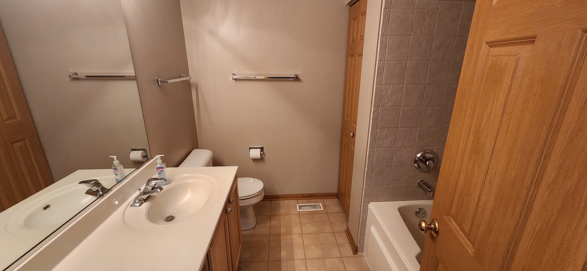 2435 Golf Ridge Circle #2435, Naperville, IL 60563