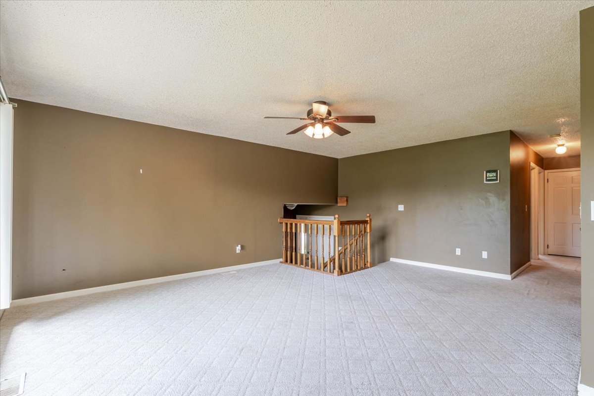 907 S Quincy Street, Clinton, IL 61727
