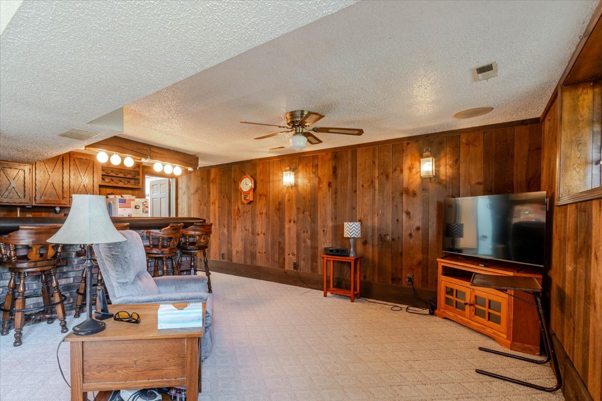 907 S Quincy Street, Clinton, IL 61727