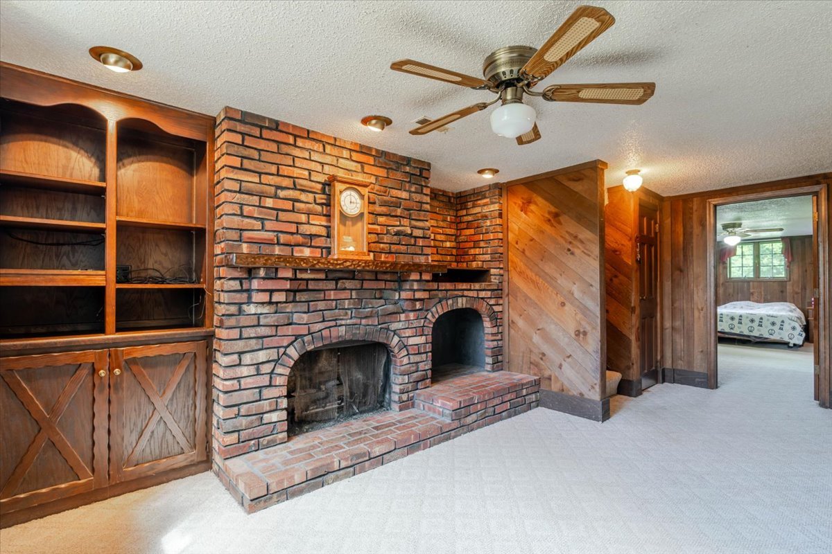 907 S Quincy Street, Clinton, IL 61727