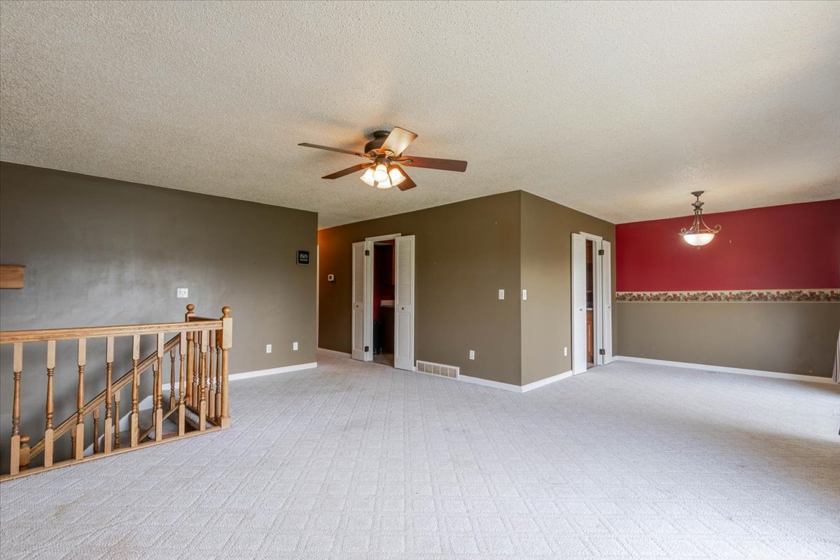 907 S Quincy Street, Clinton, IL 61727