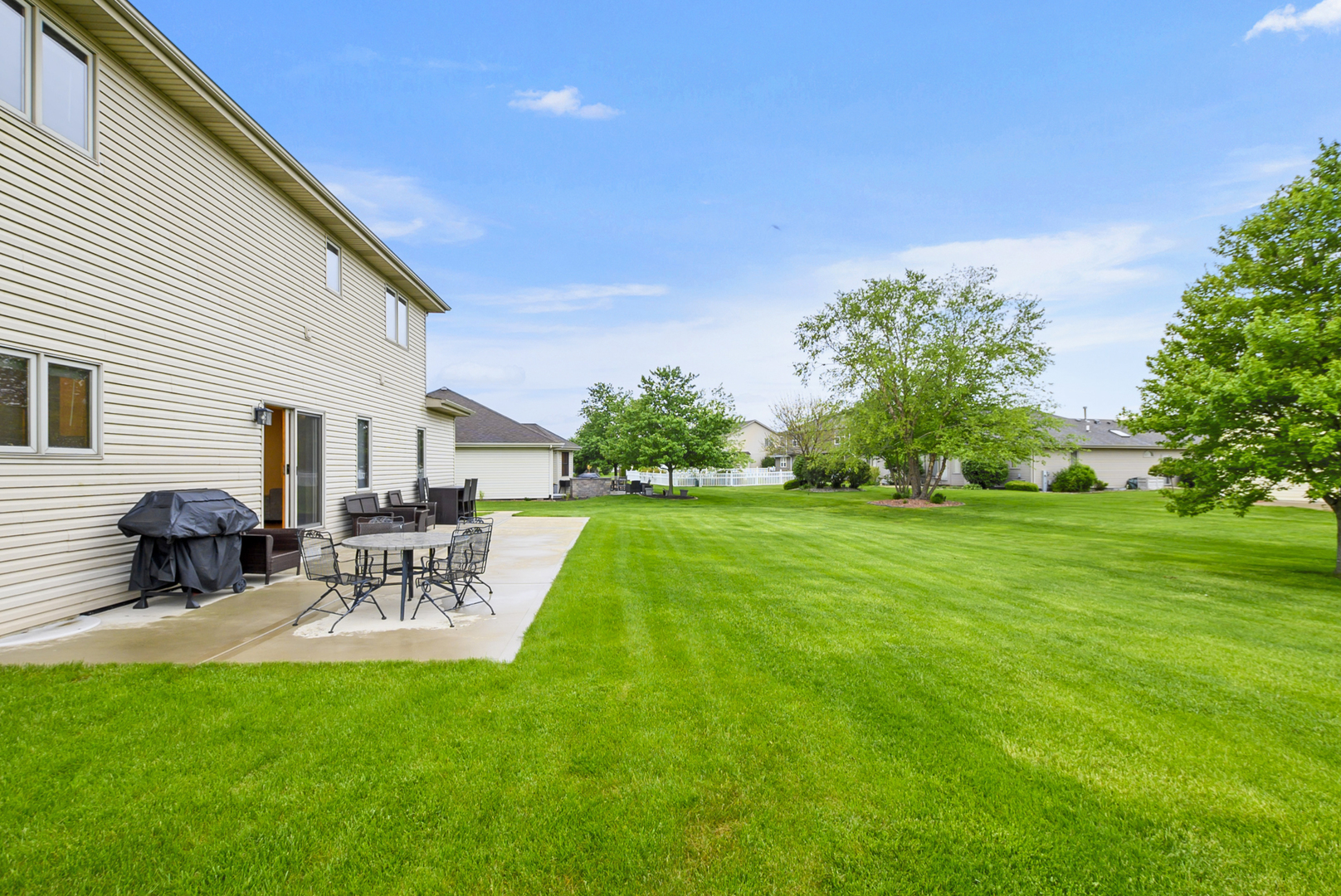 815 Meadow Path, Manteno, IL 60950