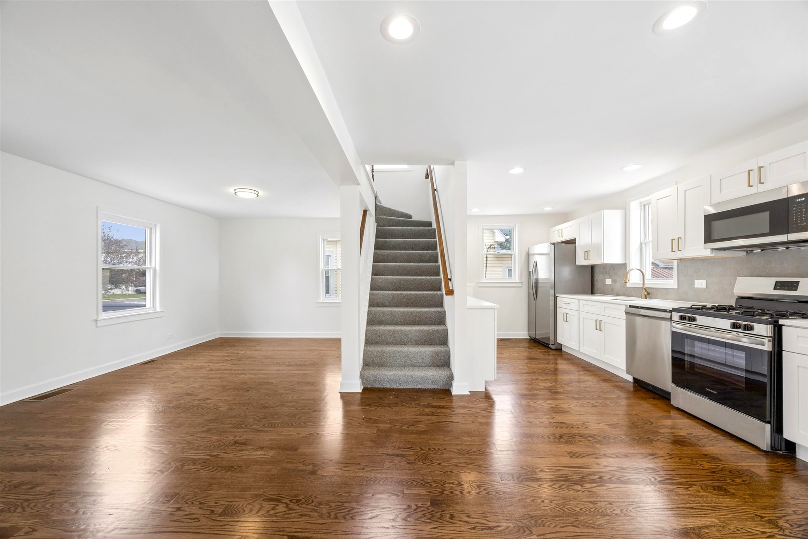 10527 S Albany Avenue, Chicago, IL 60655