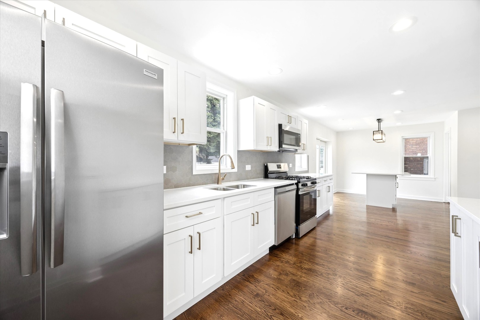 10527 S Albany Avenue, Chicago, IL 60655